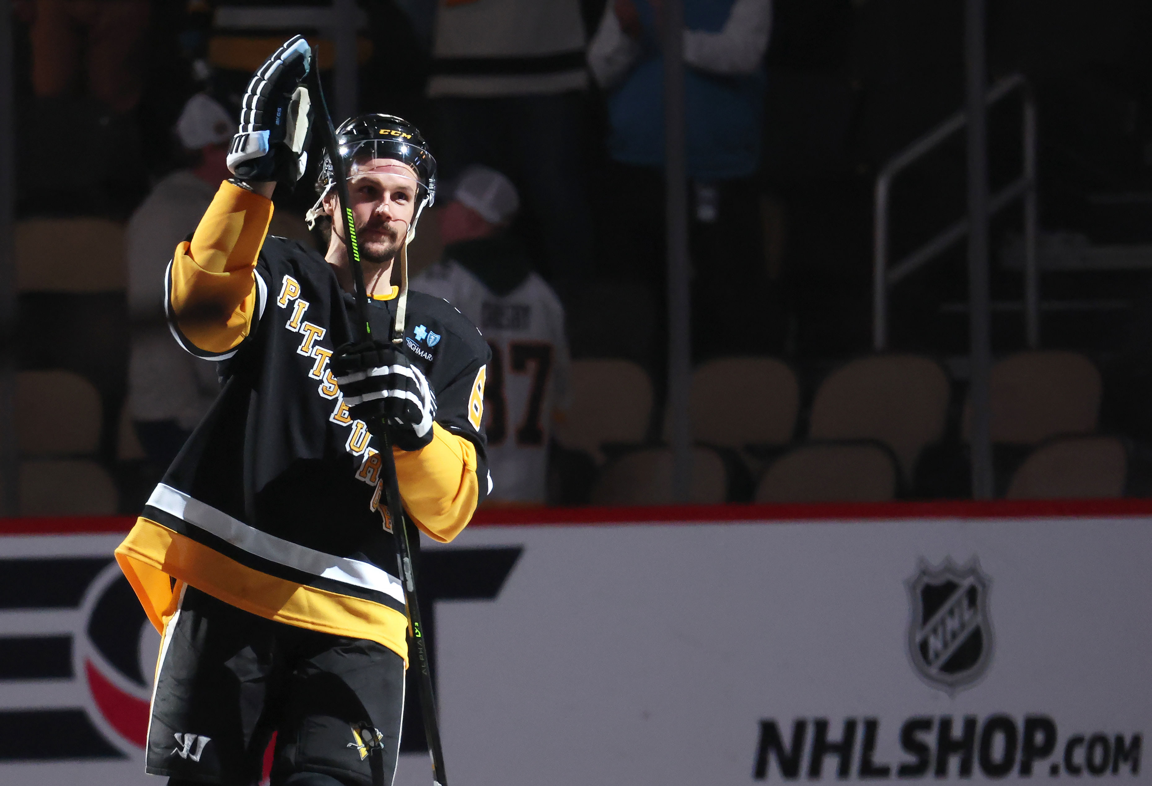 Erik Karlsson's contract is virtually immovable for Pittsburgh - Source: Imagn